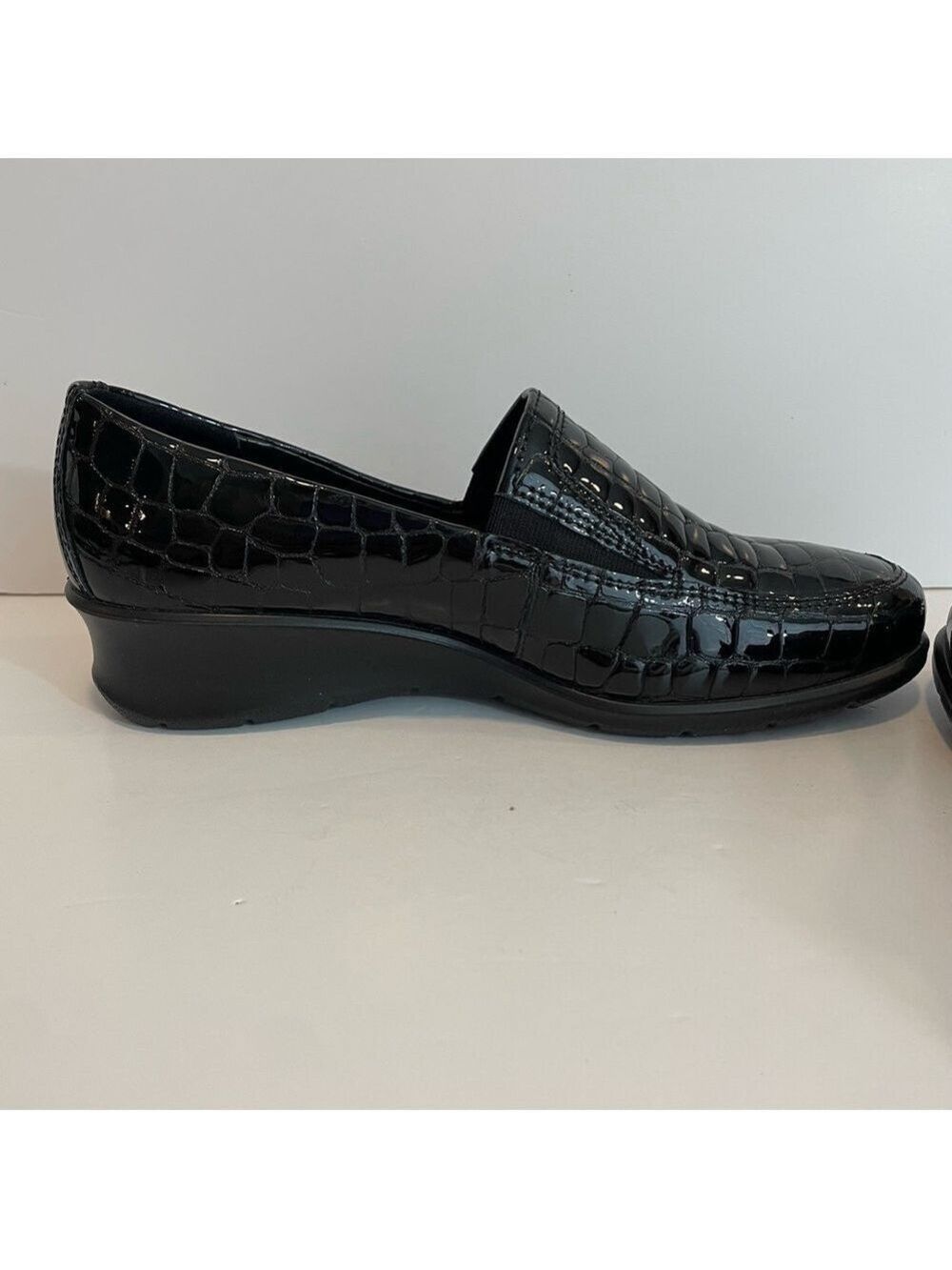 Ecco Felicia Leather Court Shoe Womens 5.5 Black Patent Croc Print Wedge EUC - Picture 8 of 13